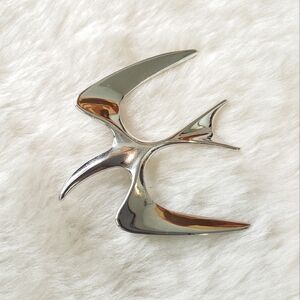 VINTAGE Silver Tone Bird in Flight Brooch Pin Signed Sarah Coventry
